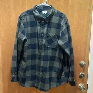 Men’s long sleeve flannel shirt, size 2 XL